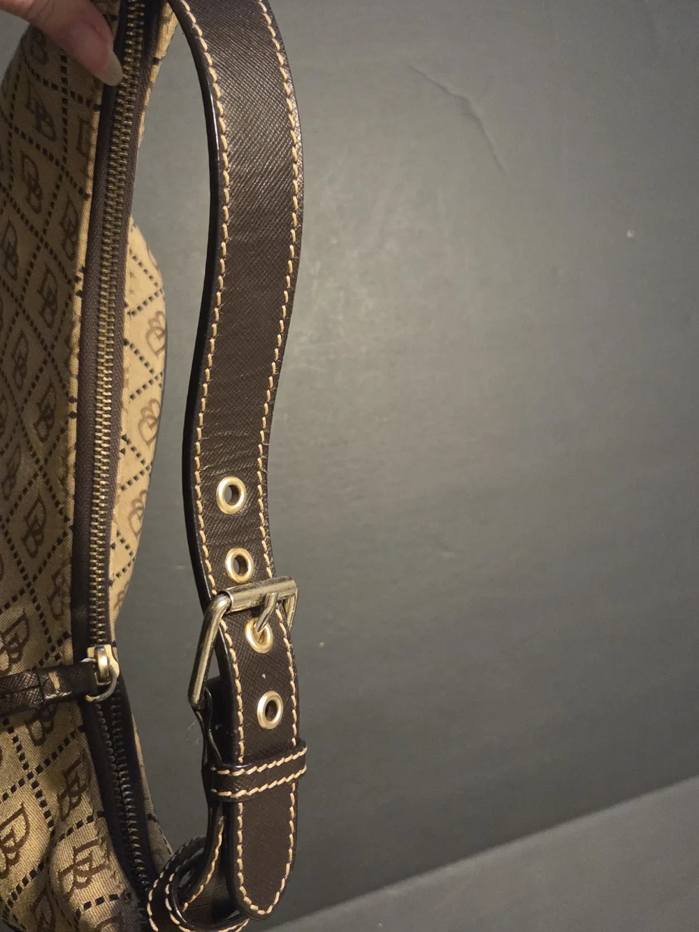 Dooney & Bourke signature db